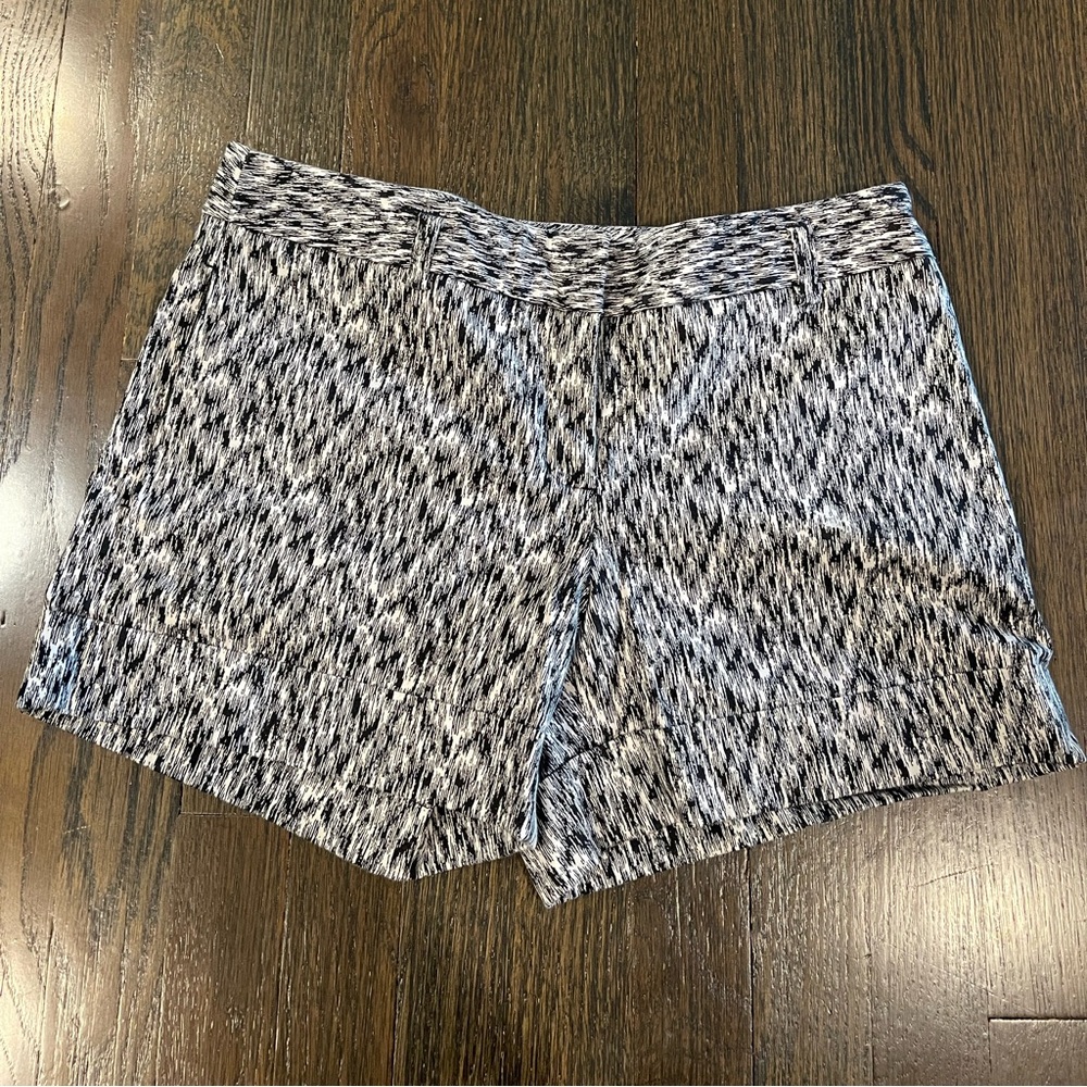 Express Women’s dressy black and white shorts with side pockets (size 6)